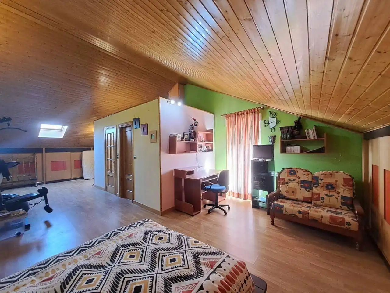 Sala d'estar de Casa o xalet en venda en Burgos amb Calefacció, Jardí privat i Parquet