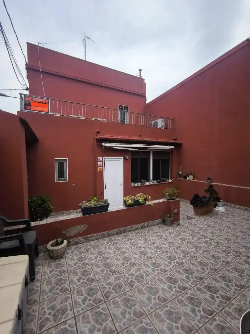 Vista exterior de Casa adosada en venta en Figueres con Aire acondicionado, Trastero y Horno