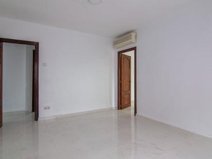 Flat for sale in  Valencia Capital  with Balcony