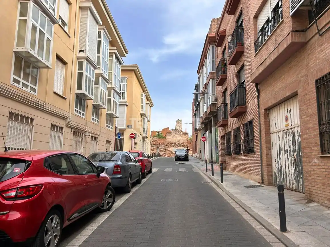 Vista exterior de Piso en venta en Guadalajara con Calefacción y Amueblado