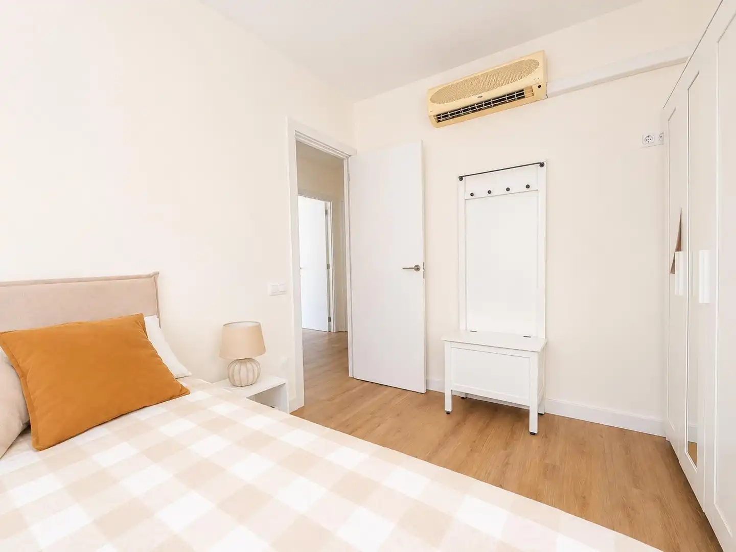 Habitación de Casa adosada en venta en Cunit con Aire acondicionado, Calefacción y Jardín privado