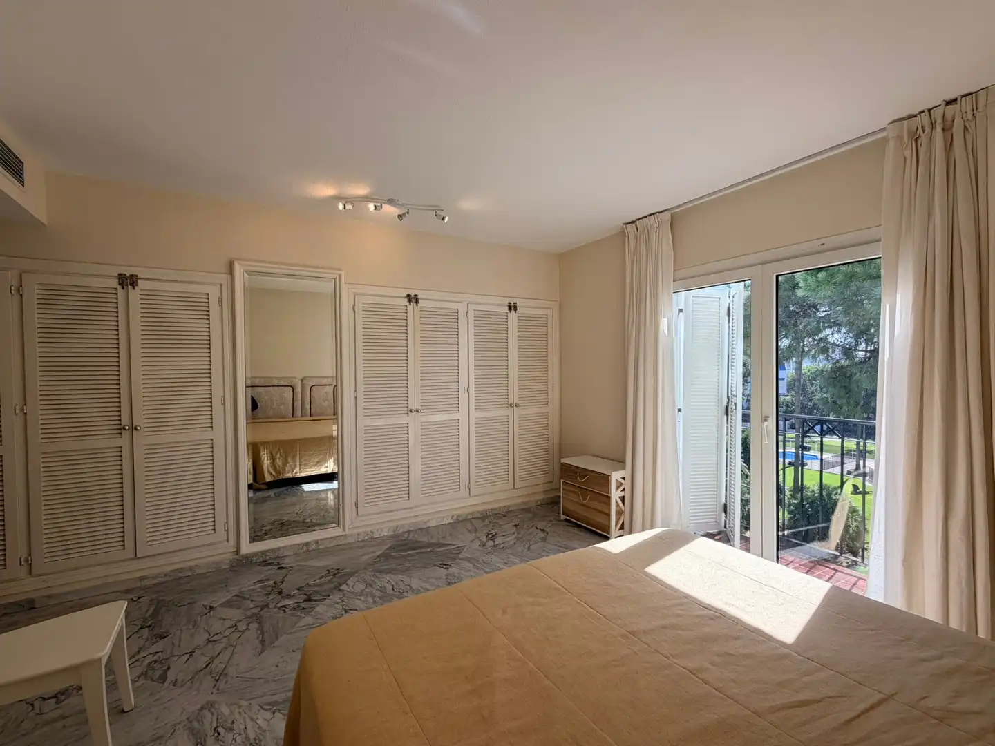 Bedroom of Flat for rent in Marbella  with Air Conditioner, Terrace and Storage room