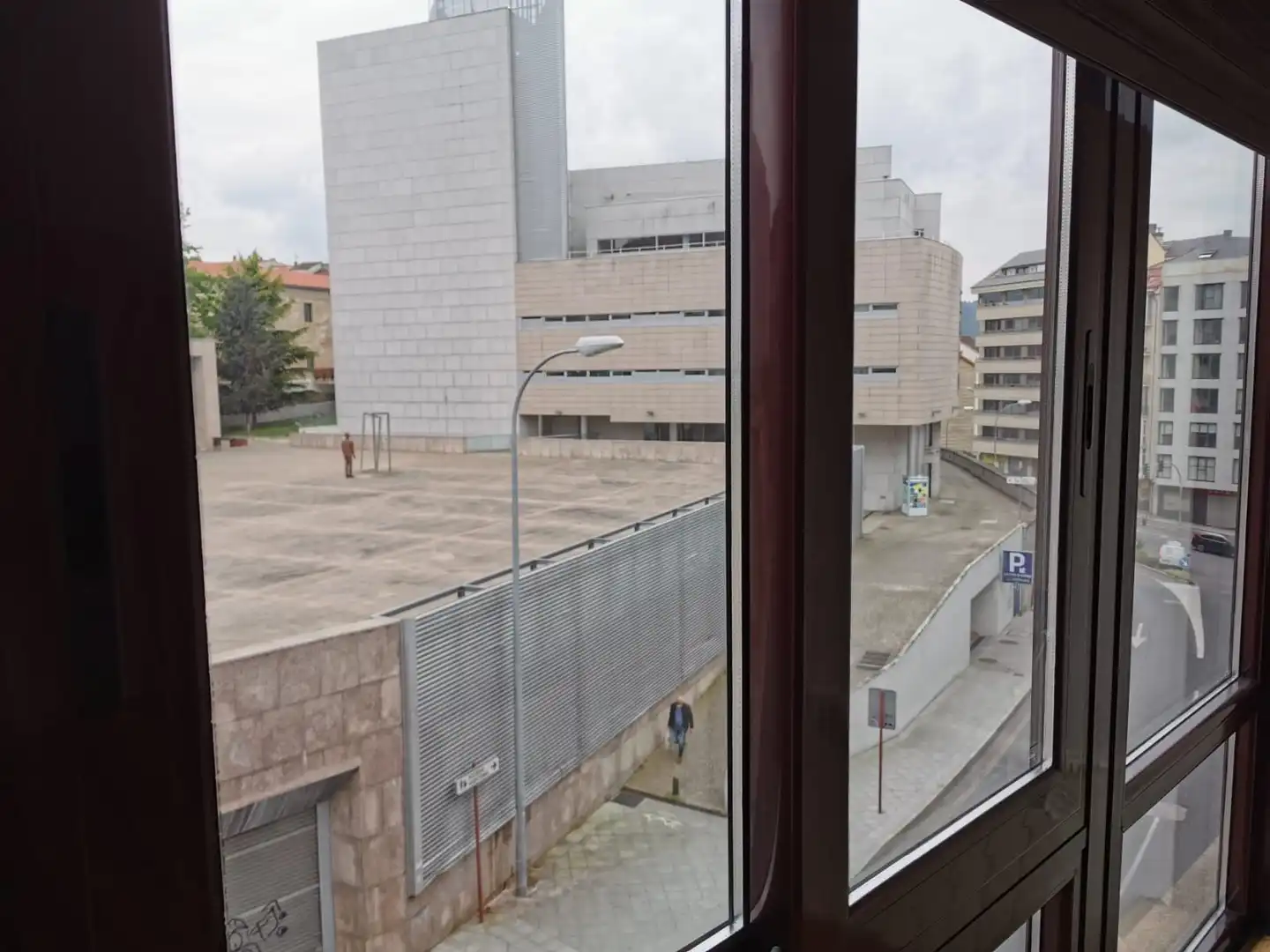 Vista exterior de Estudi en venda en Ourense Capital  amb Calefacció, Traster i Moblat