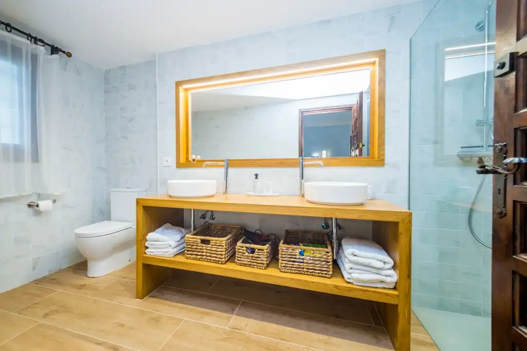 Badezimmer von Haus oder Chalet zum Verkauf in Castell d'Aro, Platja d'Aro i s'Agaró mit Klimaanlage, Heizung und Privatgarten