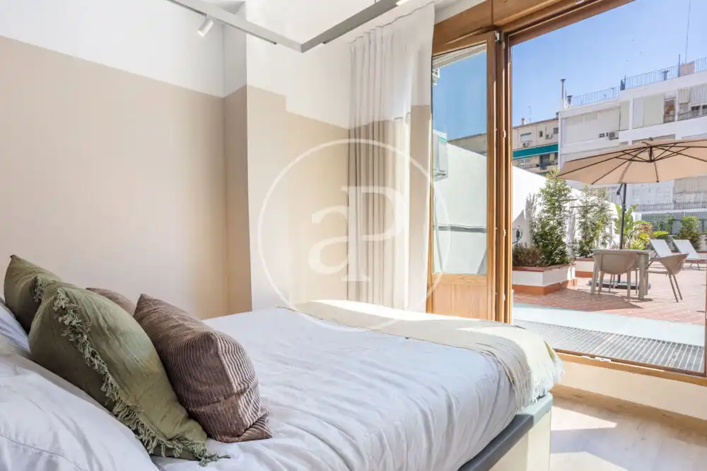 Schlafzimmer von Wohnung zur Miete in Valencia mit Klimaanlage, Heizung und Terrasse