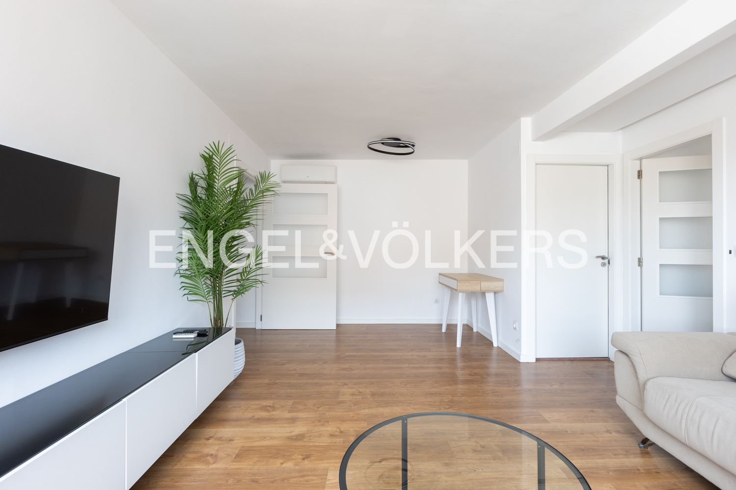 Living room of Flat to rent in  Valencia Capital  with Air Conditioner, Heating and Furnished