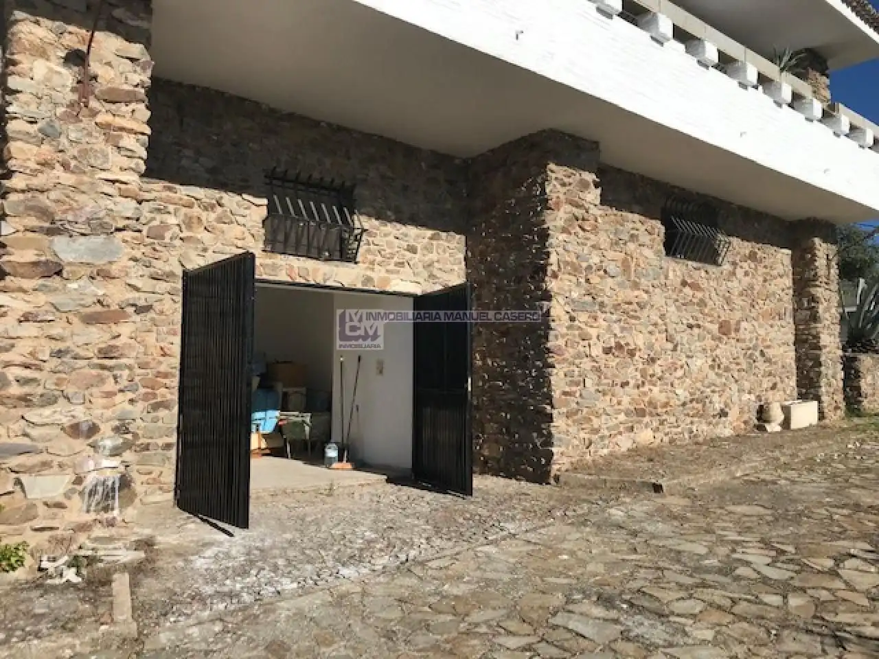 Vista exterior de Casa o chalet en venta en Cáceres con Calefacción, Jardín privado y Piscina