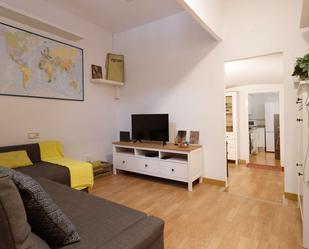 Living room of Study to share in  Barcelona Capital  with Air Conditioner and Terrace