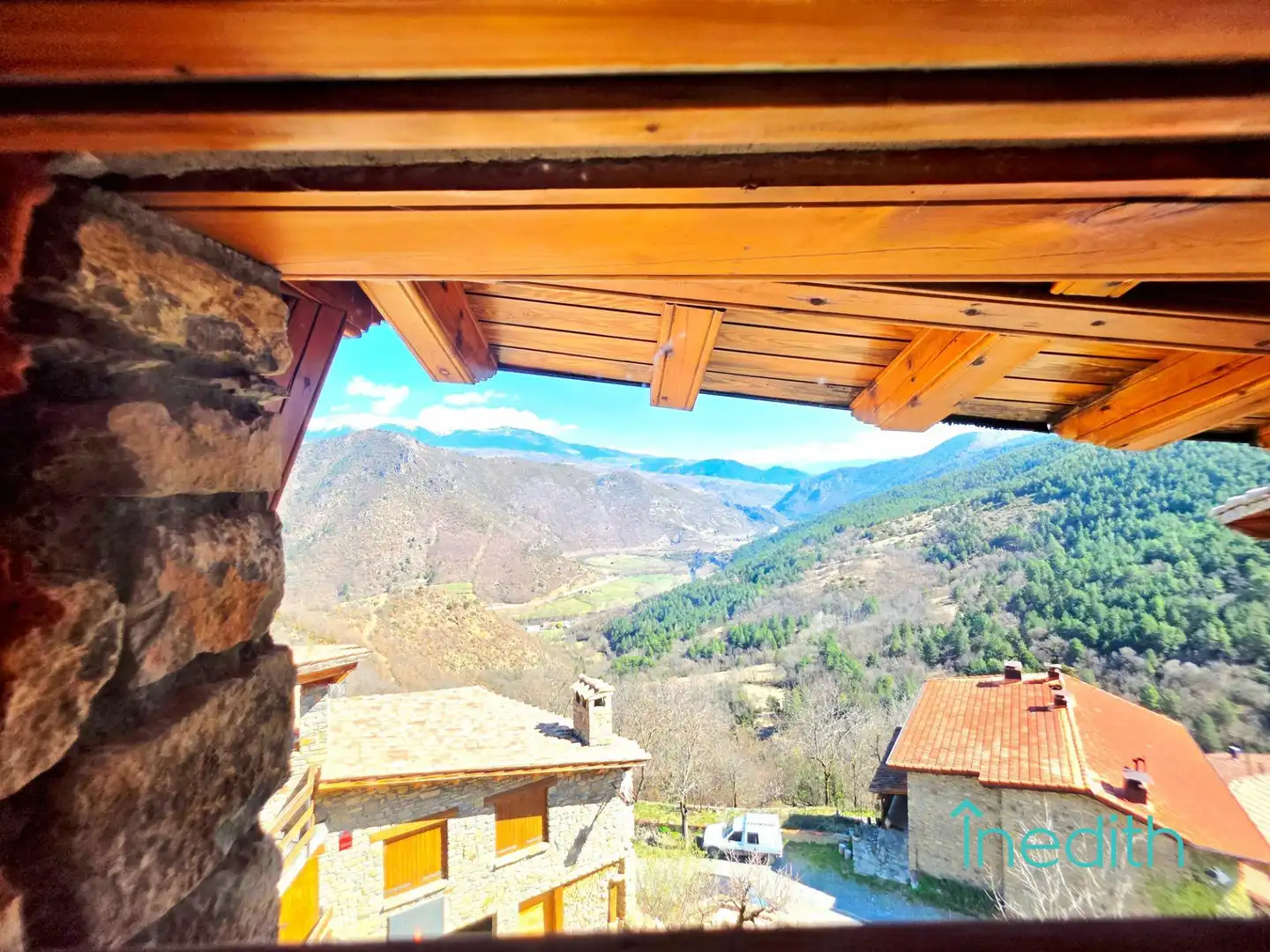 Vista exterior de Casa o xalet en venda en El Pont de Bar amb Aire condicionat, Jardí privat i Terrassa