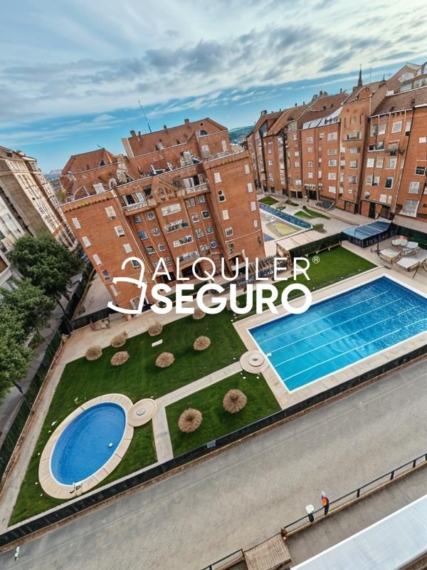 Piscina de Piso de alquiler en Fuenlabrada con Aire acondicionado, Calefacción y Trastero