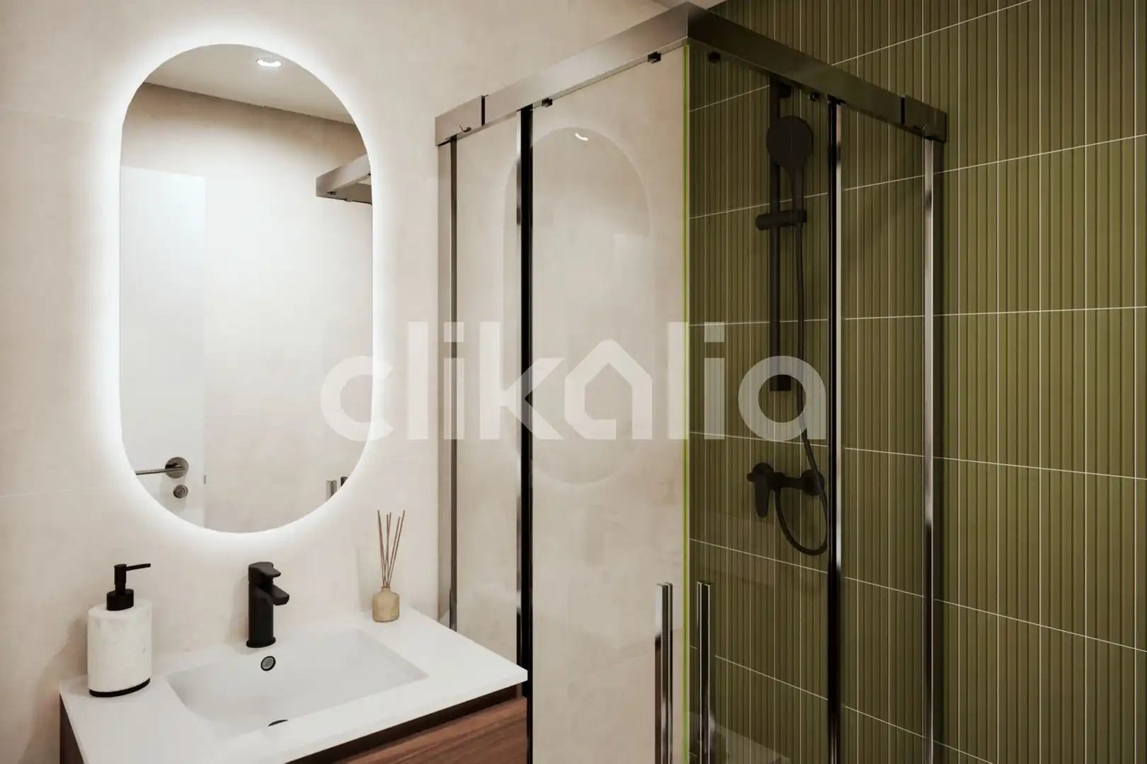 Bathroom of Flat for sale in Sevilla  with Air Conditioner, Terrace and Balcony