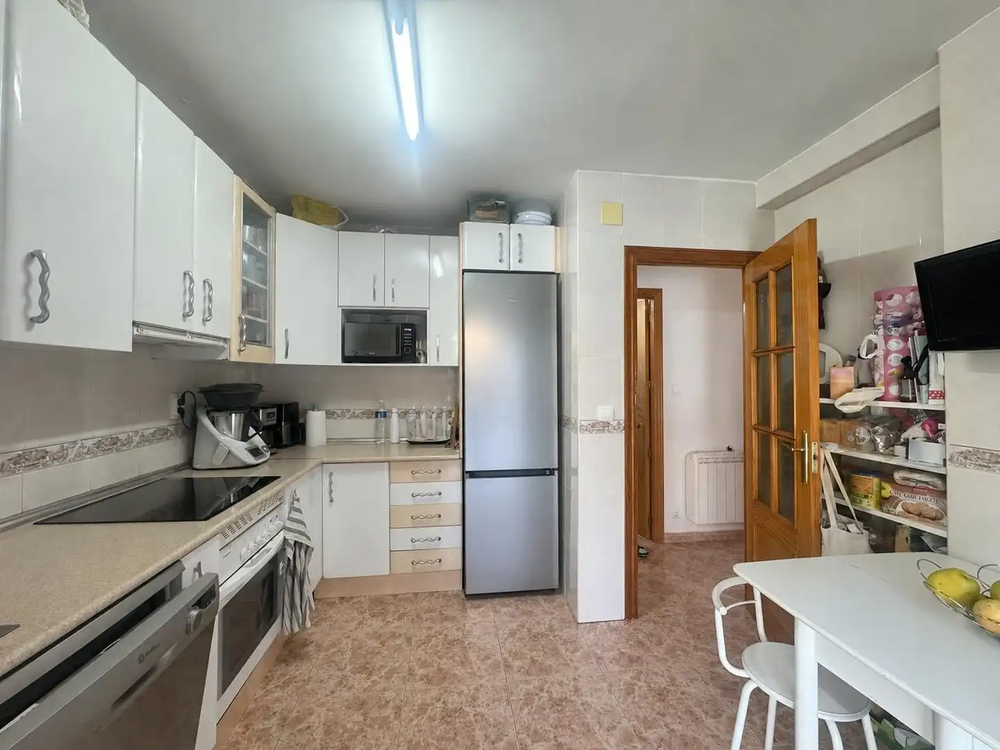 Küche von Wohnung zum Verkauf in Candeleda mit Klimaanlage und Heizung
