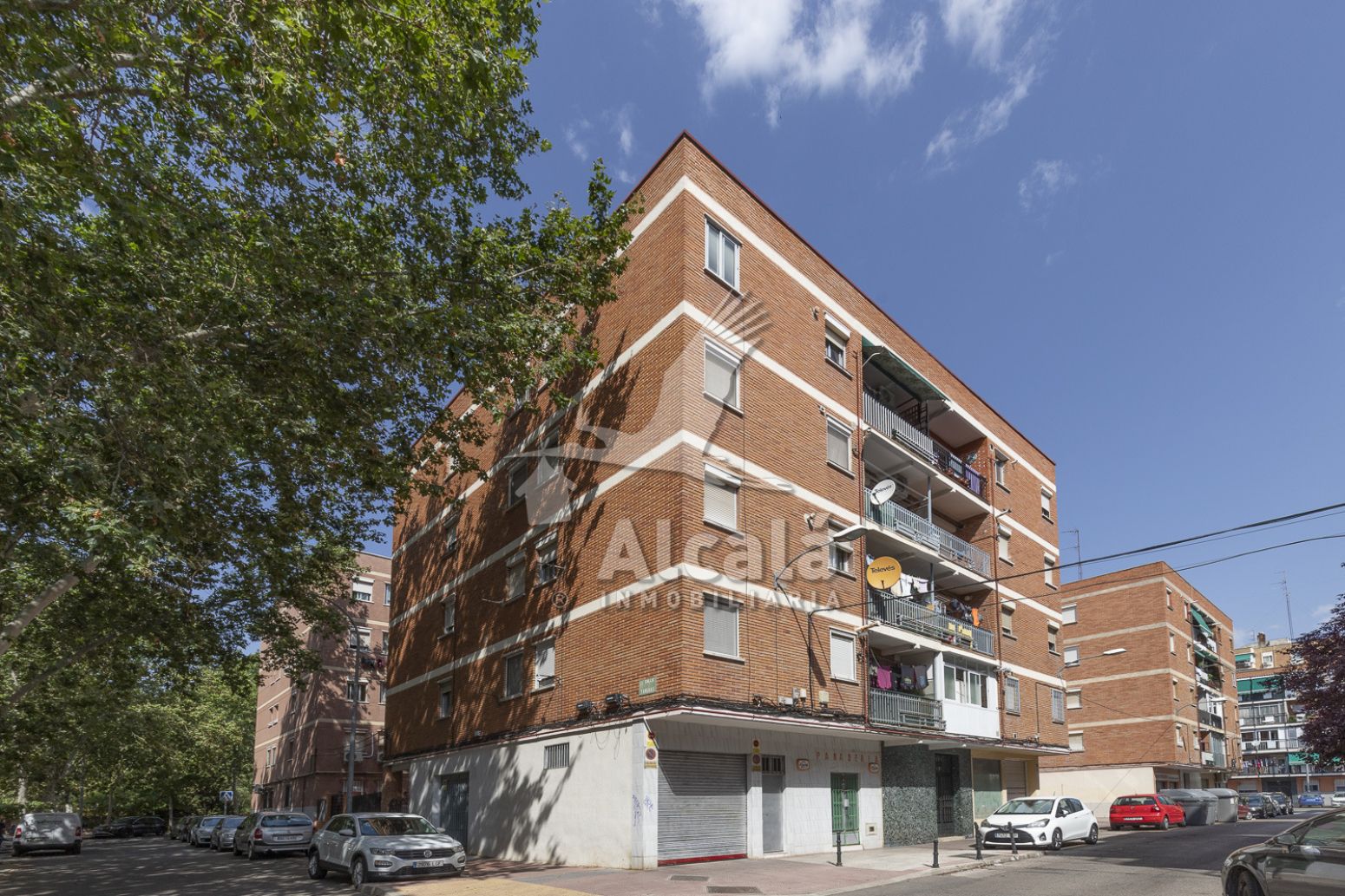 Vista exterior de Pis en venda en Alcalá de Henares amb Calefacció