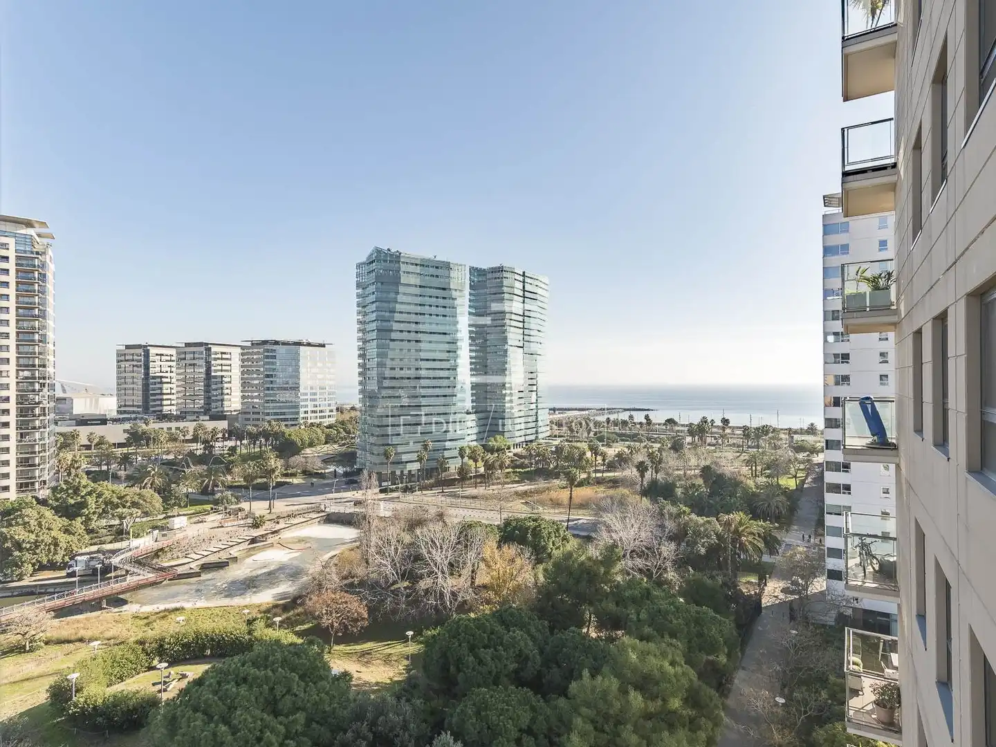 Außenansicht von Wohnung zum Verkauf in Barcelona mit Klimaanlage, Heizung und Privatgarten