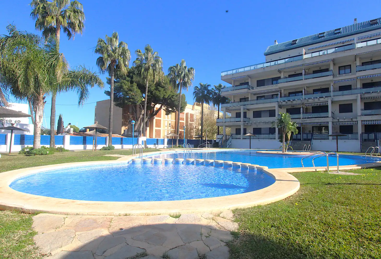 Piscina de Apartamento en venta en Dénia con Aire acondicionado, Terraza y Amueblado