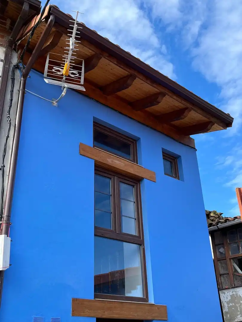Vista exterior de Casa adosada en venda en Castrillón amb Traster