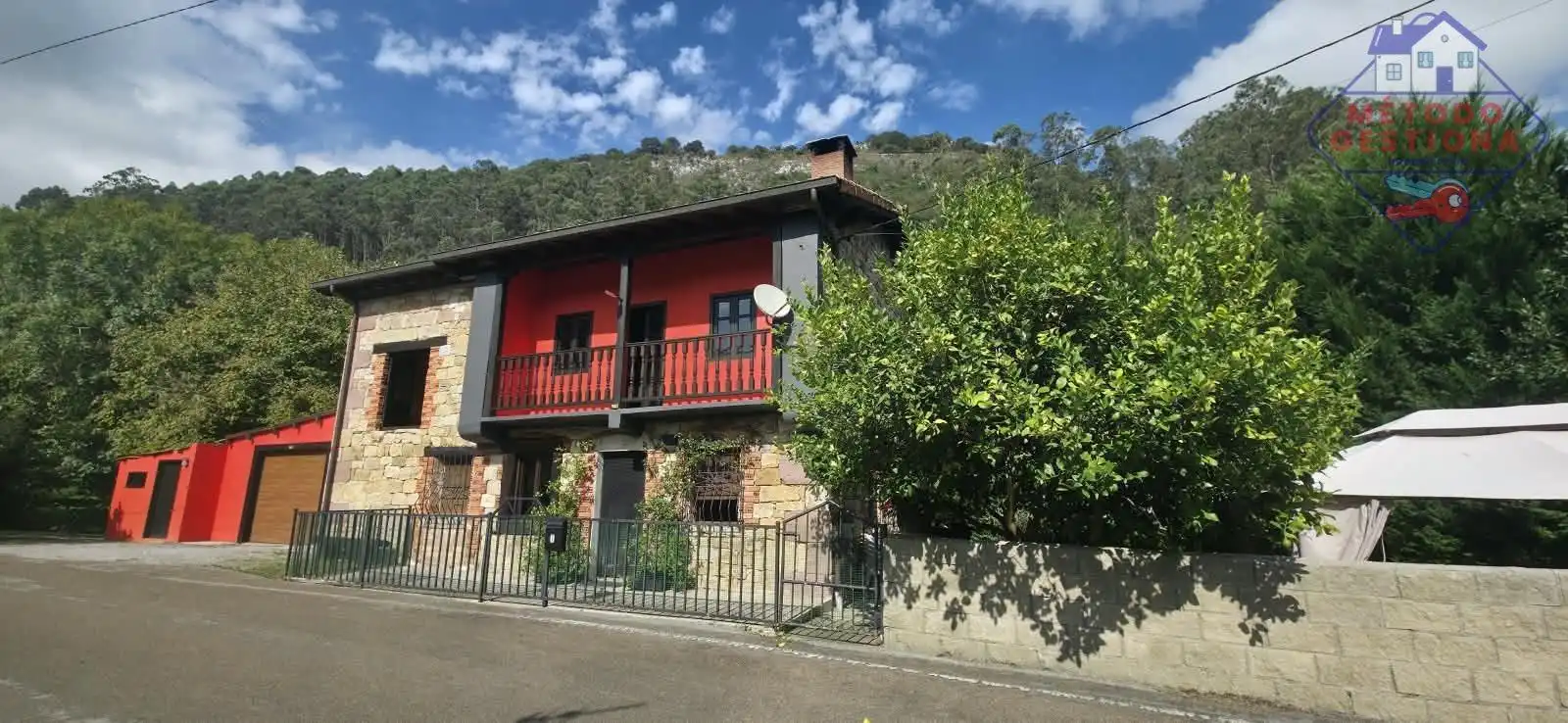 Casa amb terrassa en venda a Calle HIJAS-DISEMINADO