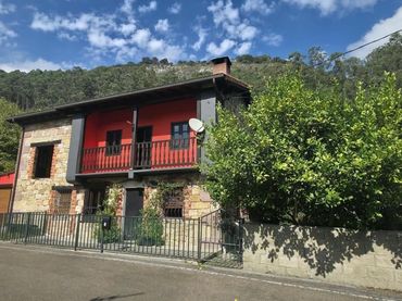 Casa con balcón en venta en Calle HIJAS-DISEMINADO