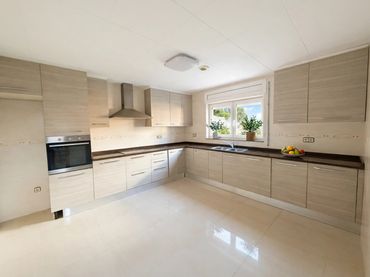 Casa amb balcó en venda a Serra Brava