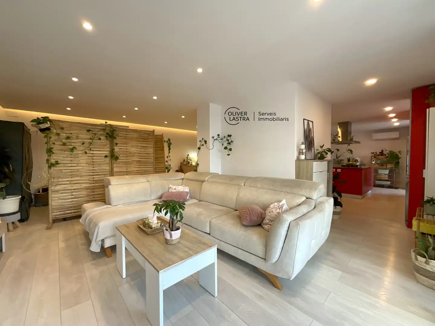Sala de estar de Casa o chalet en venta en Corbera de Llobregat con Aire acondicionado, Jardín privado y Parquet