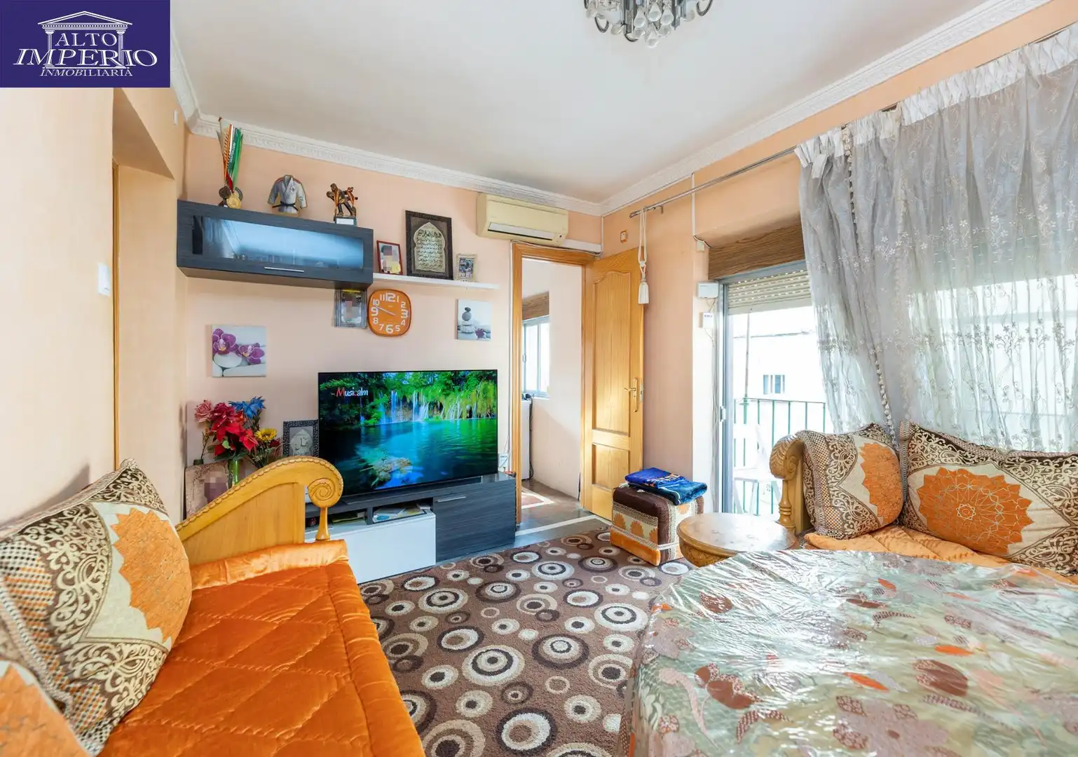 Living room of Flat for sale in Granada  with Air Conditioner, Terrace and Balcony
