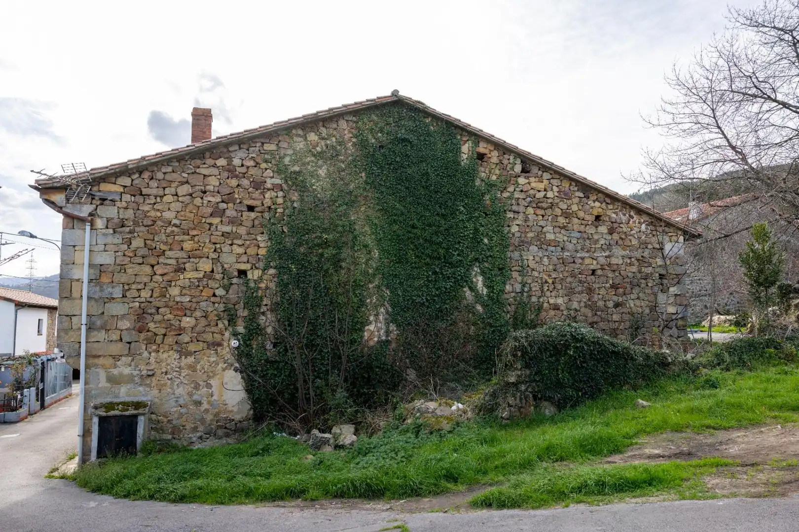 Vista exterior de Finca rústica en venda en Los Corrales de Buelna 