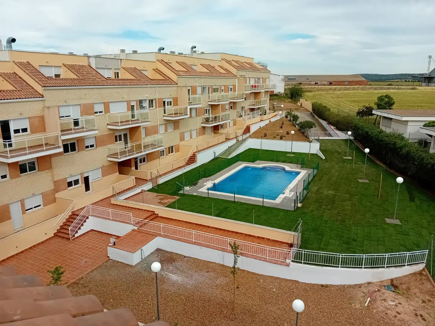Piscina de Local en venda en Pozuelo de Calatrava