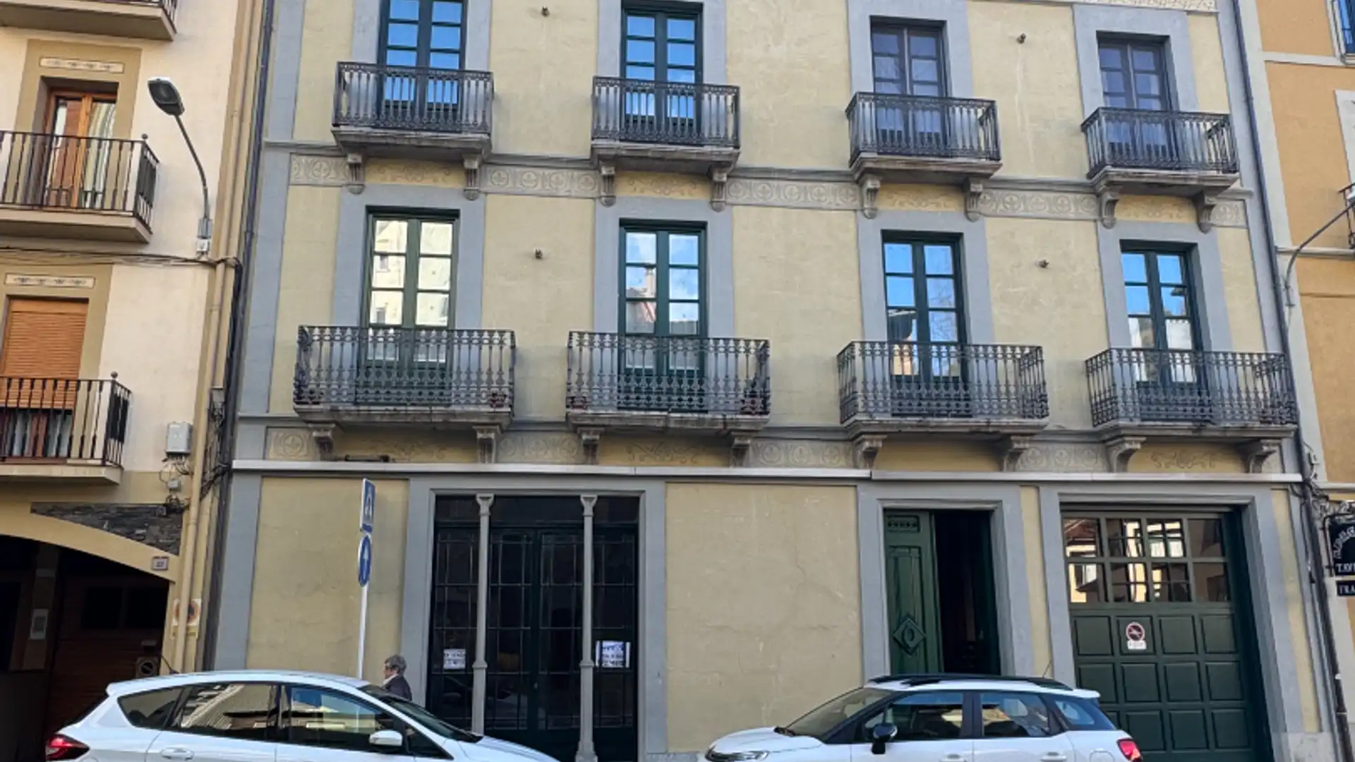 Vista exterior de Local en venta en Camprodon