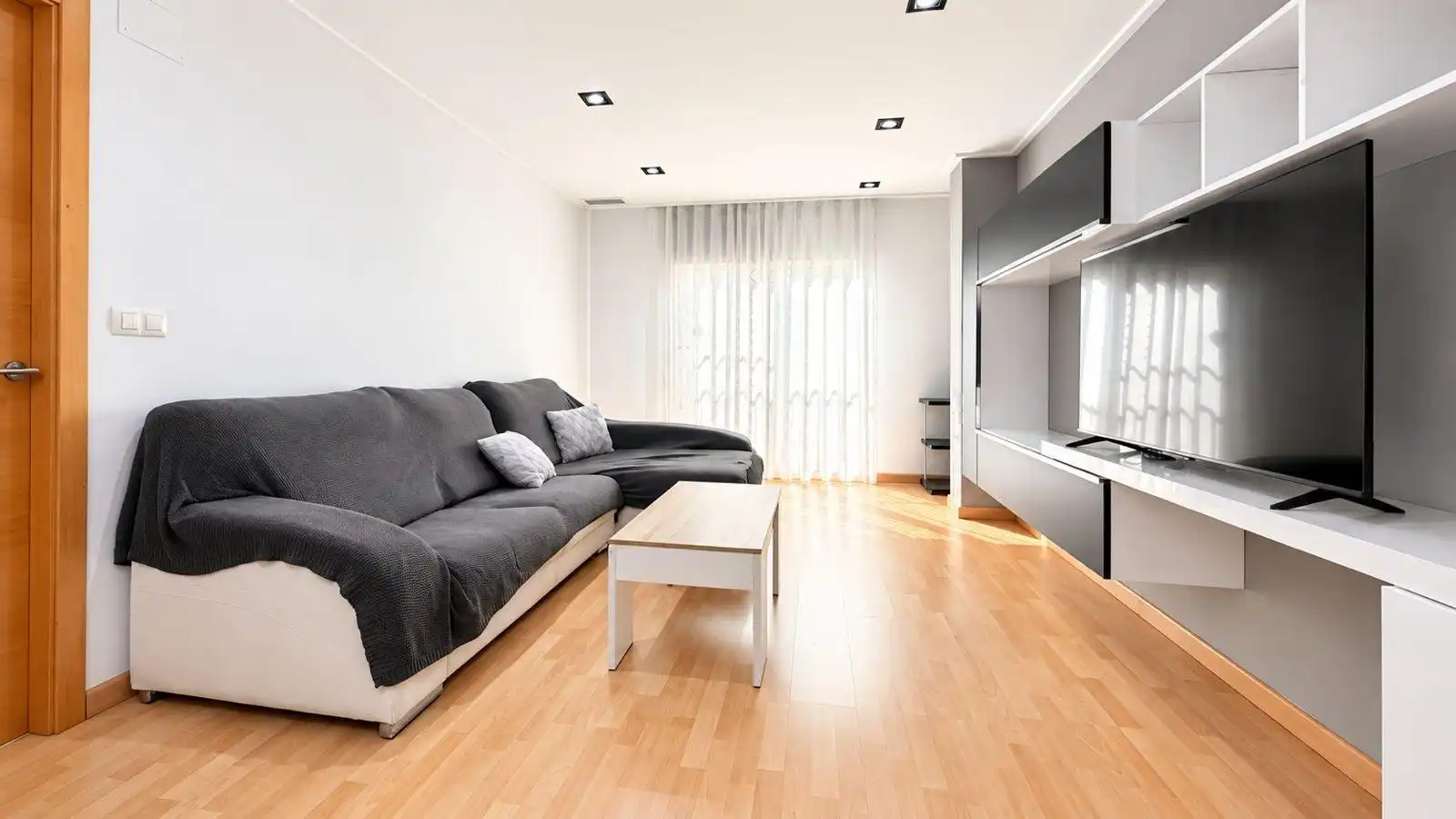 Living room of Flat for sale in Elche / Elx  with Air Conditioner, Parquet flooring and Furnished