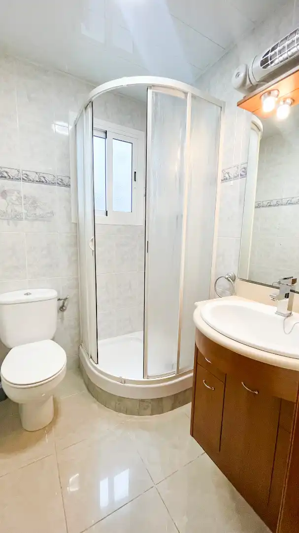 Baño de Piso en venta en Cerdanyola del Vallès con Aire acondicionado, Trastero y Horno