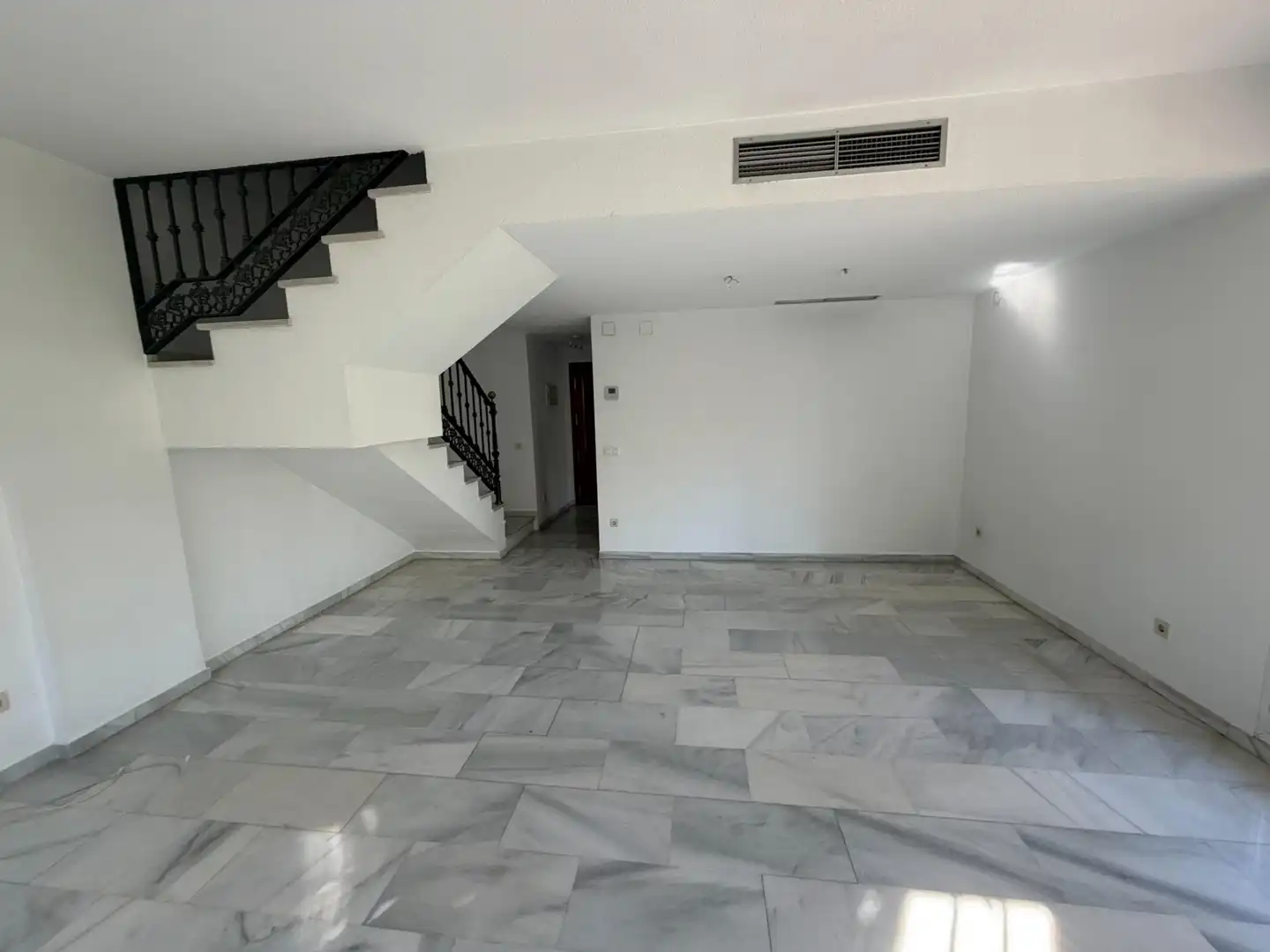 Wohnung zur Miete in Sevilla mit Klimaanlage und Terrasse