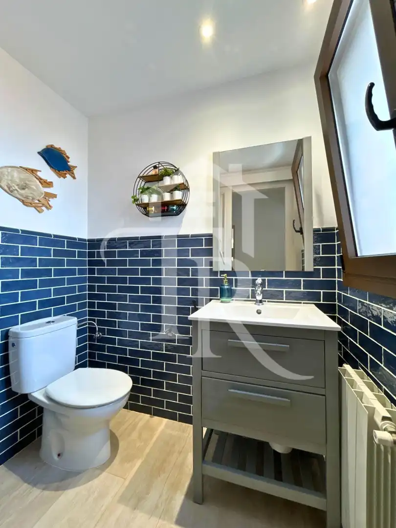 Bathroom of Houses for sale in Roda de Berà  with Air Conditioner, Heating and Private garden
