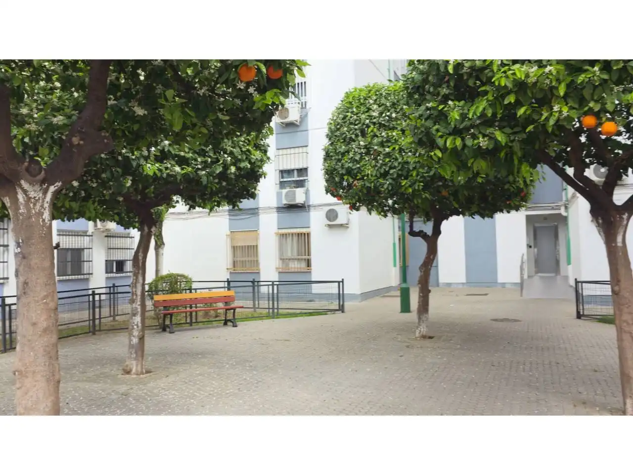Vista exterior de Pis en venda en Sevilla amb Aire condicionat, Calefacció i Moblat