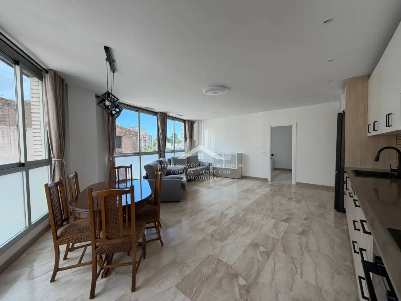 Sala de estar de Piso de alquiler en Castellón de la Plana / Castelló de la Plana con Parquet y Amueblado