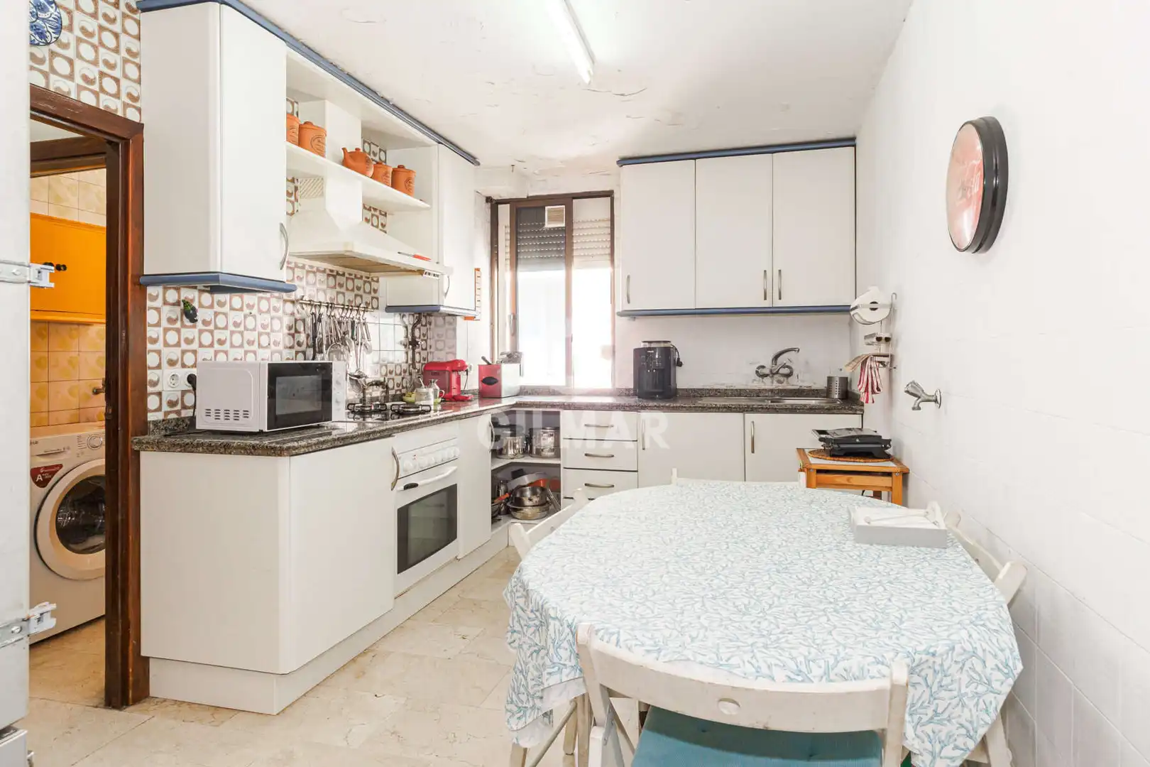 Küche von Wohnung zum Verkauf in Sevilla mit Heizung, Privatgarten und Abstellraum
