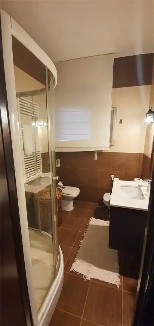 Bany de Casa o xalet en venda en La Pobla de Vallbona amb Aire condicionat, Piscina i Balcó