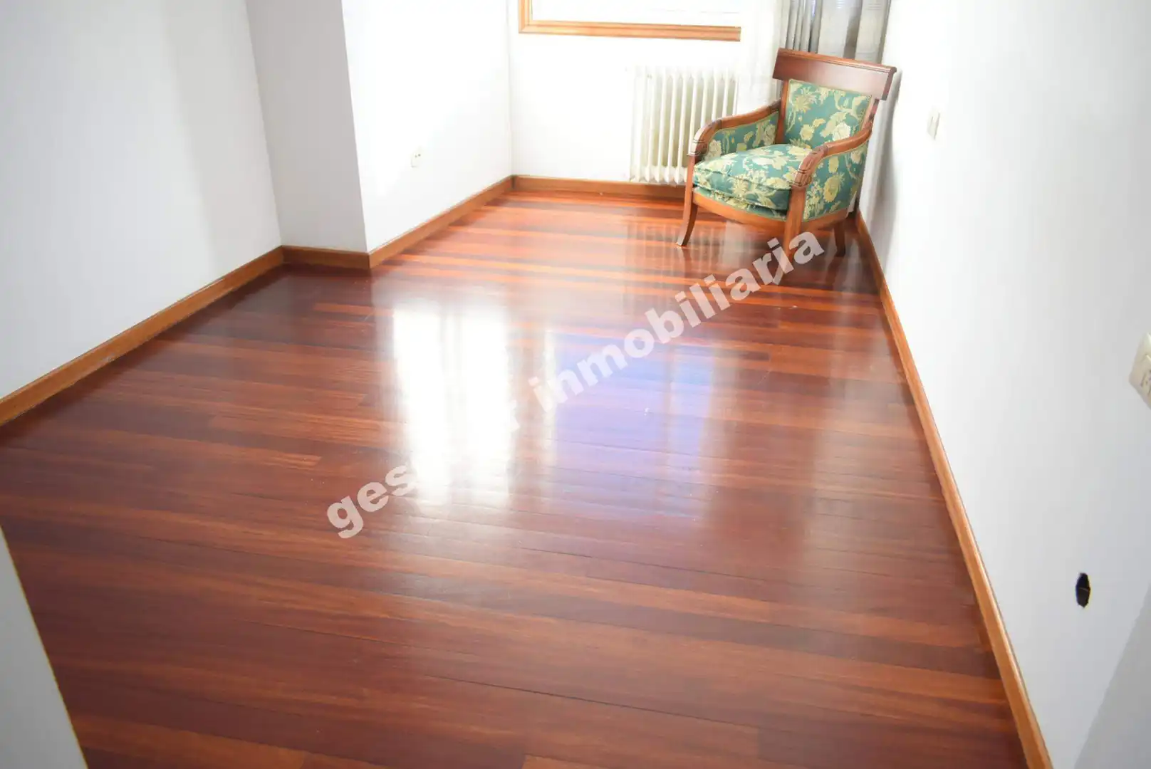 Schlafzimmer von Wohnungen zum Verkauf in Pontevedra Capital  mit Heizung, Parkett und Abstellraum