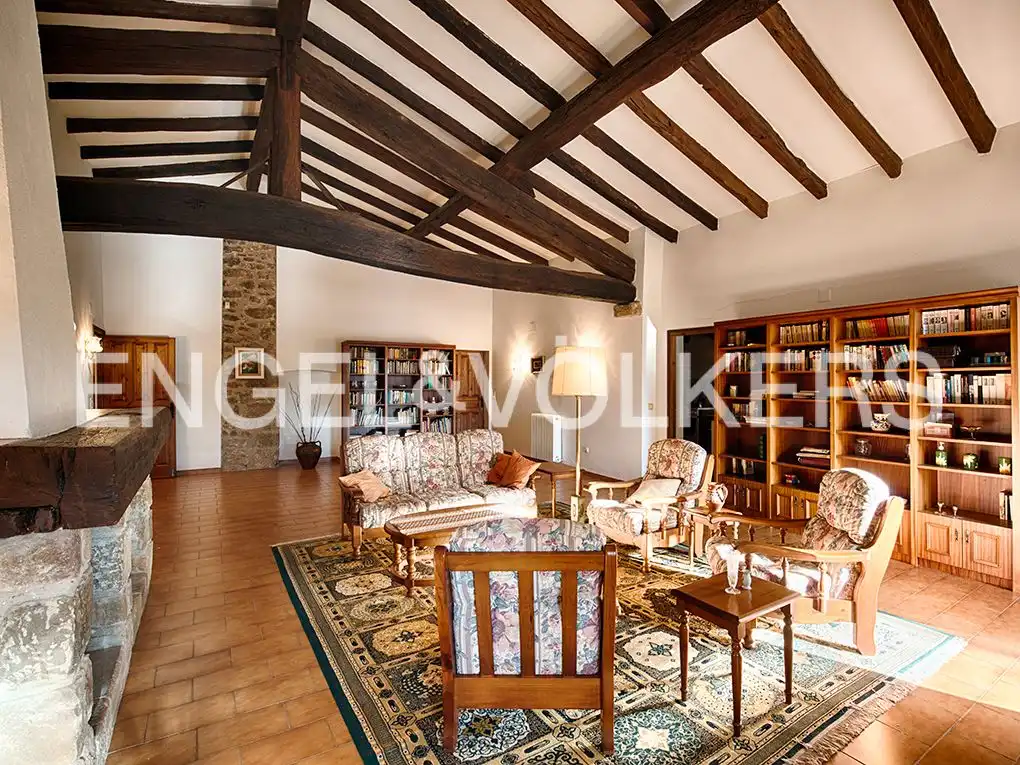 Casa rústica amb terrassa en venda a Cabanelles, imagen 14