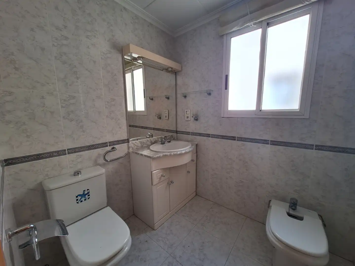 Bathroom of Flat for sale in Sueca  with Air Conditioner and Storage room