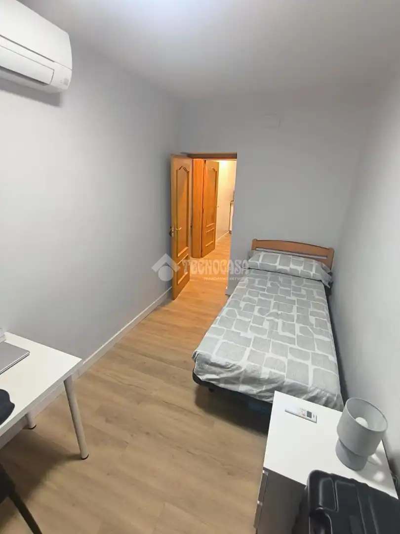 Habitación de Piso en venta en Madrid con Calefacción