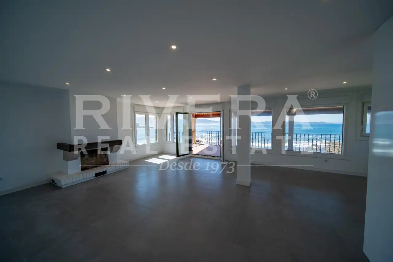 Sala de estar de Piso en venta en Sanxenxo con Calefacción y Terraza