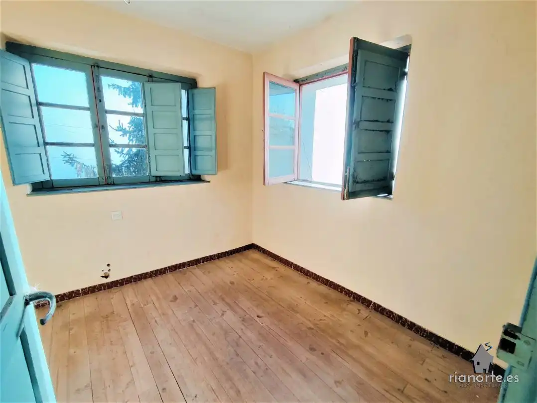 Casa o xalet en venda en Las Regueras   amb Traster