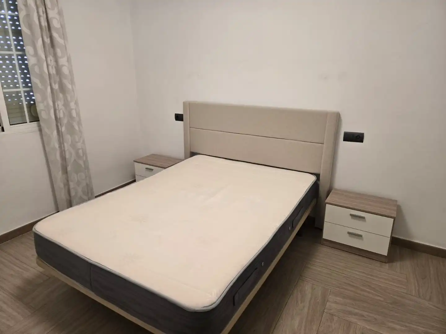 Bedroom of Flat for rent in Sevilla  with Air Conditioner, Terrace and Furnished