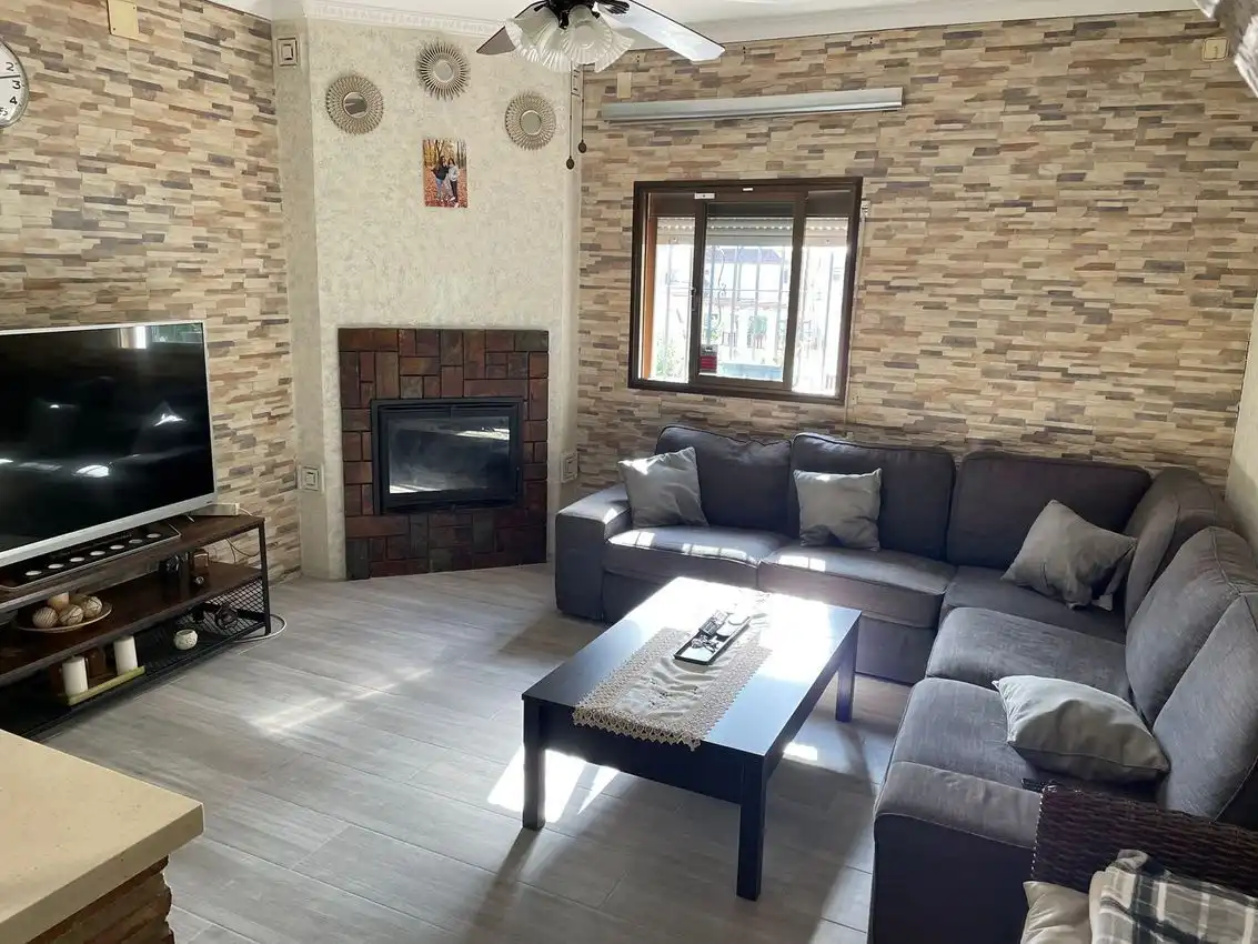 Sala d'estar de Casa adosada en venda en Los Barrios