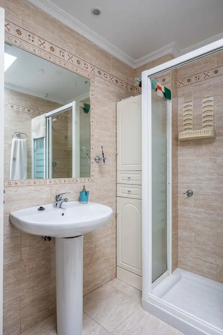 Bathroom of Houses for sale in Sevilla  with Air Conditioner, Terrace and Storage room