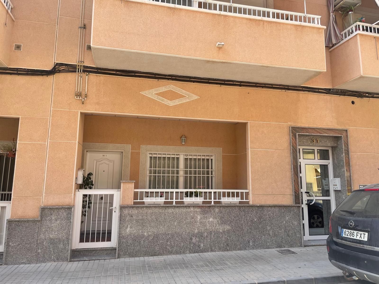 Vista exterior de Planta baixa en venda en Elche / Elx amb Aire condicionat i Terrassa