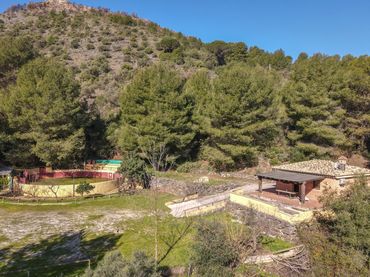 Casa rústica amb jardí en venda a Calle Luna