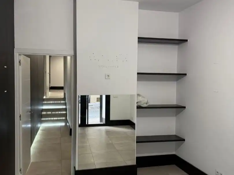 Office for rent in Madrid  with Air Conditioner