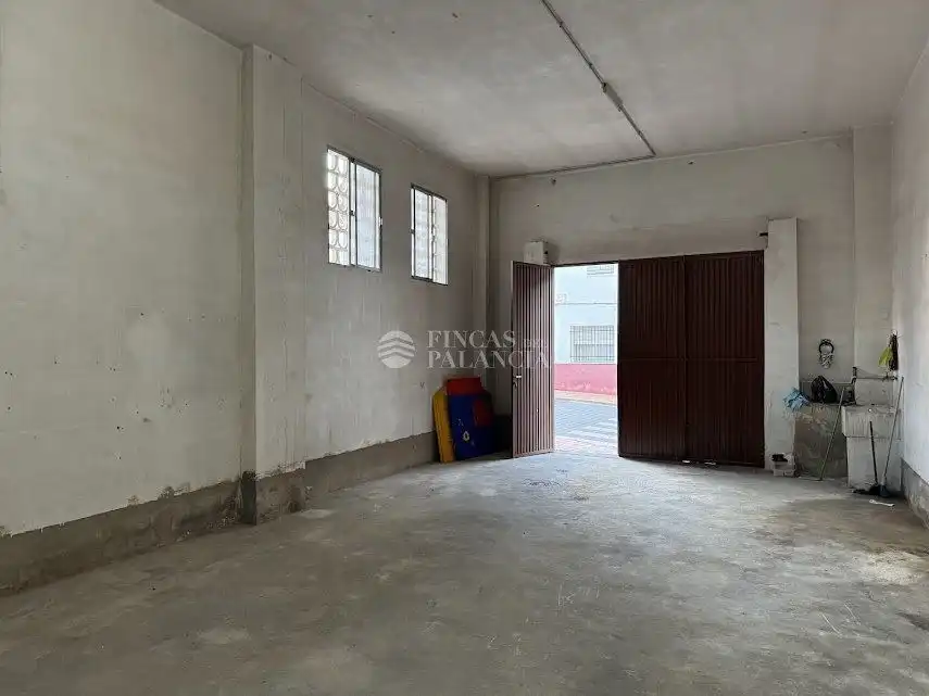 Garage for rent in Soneja