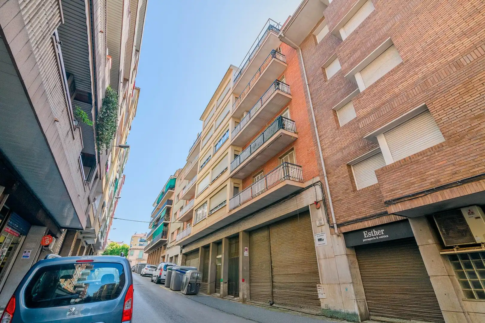 Vista exterior de Local en venda en Manresa